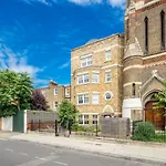Modern Luxury Apartment, Sleeps Five, Barons Court