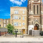 Modern Luxury Apartment, Sleeps Five, Barons Court