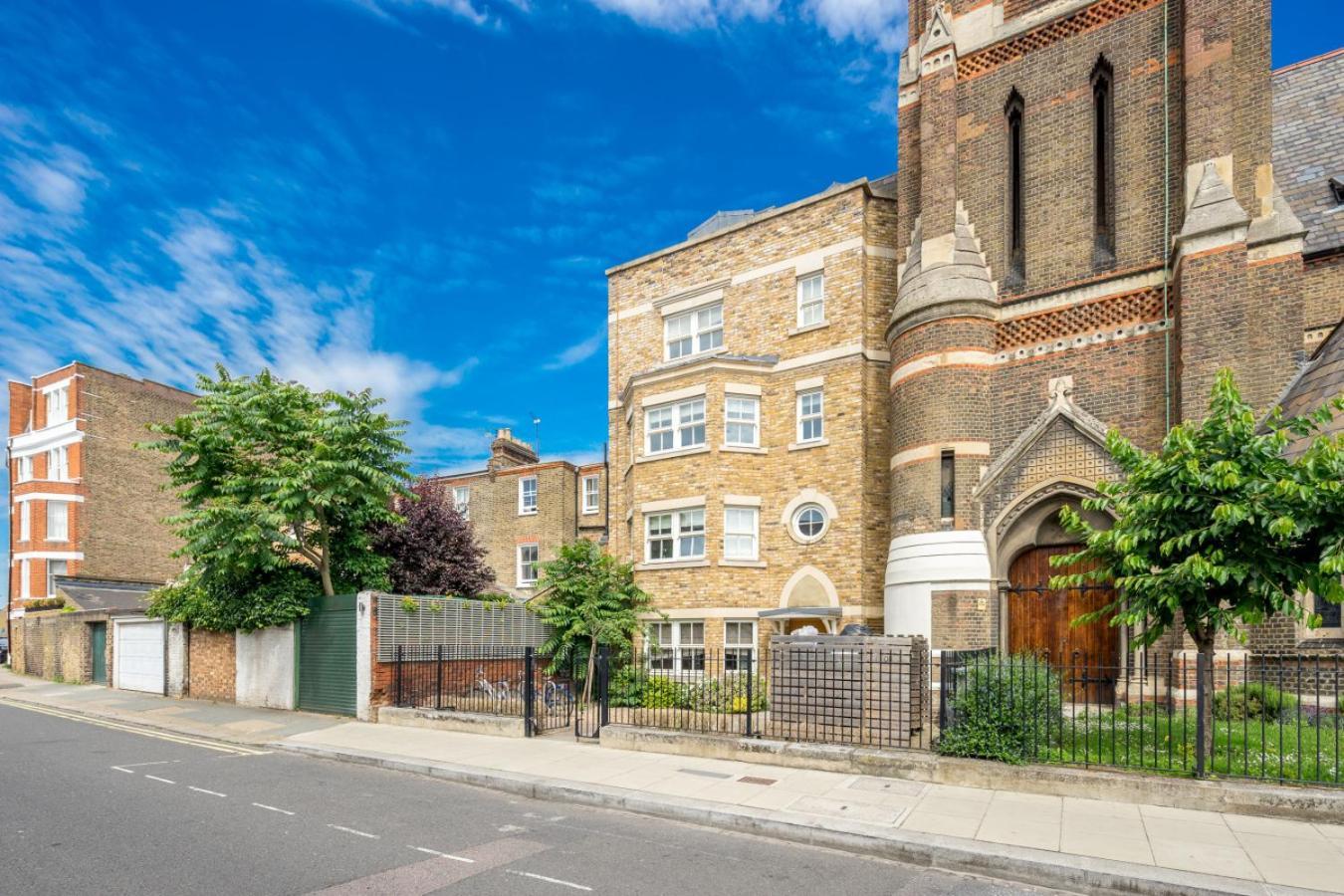Modern Luxury Apartment, Sleeps Five, Barons Court Appartamento Londra